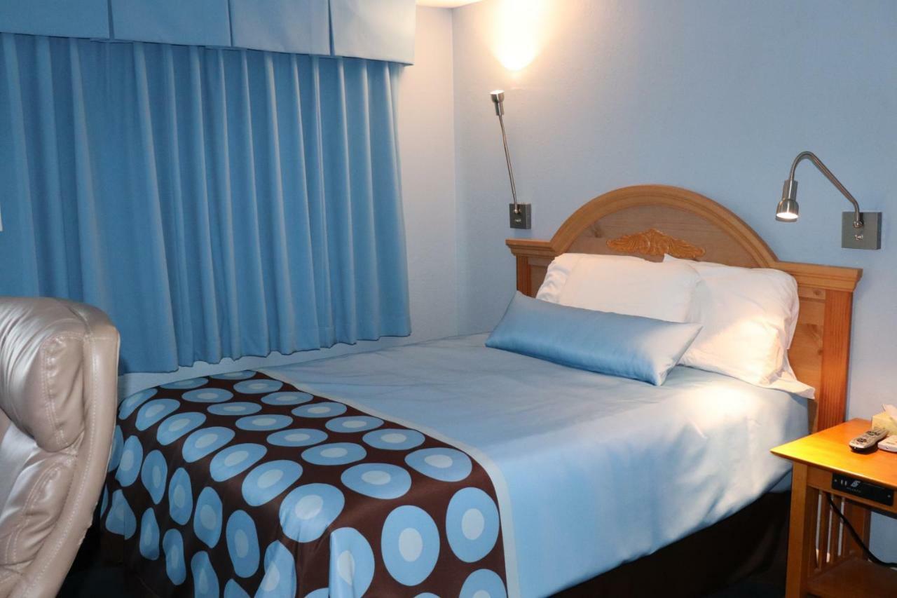 Cornwall Hitching Post Country Motel מראה חיצוני תמונה